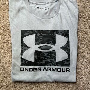 Under Armour Light Gray Short Sleeve Tee with Black Camo Logo
